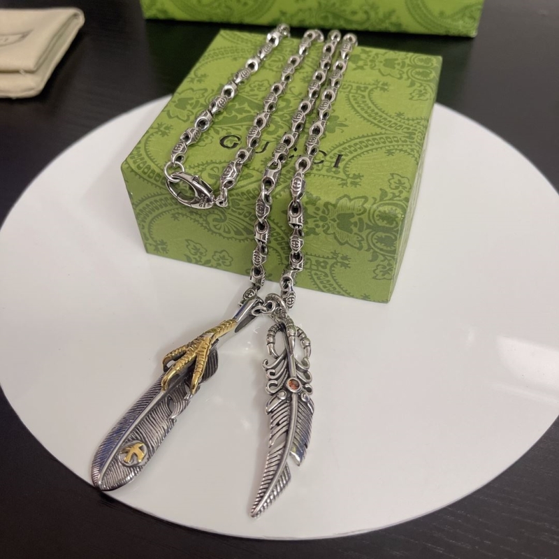 G*u*i necklaces